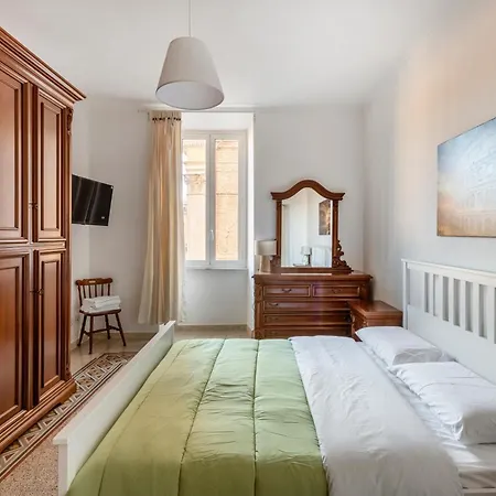 Elegant 3 Bedroom - S Pietro Station 200mt Apartmán
