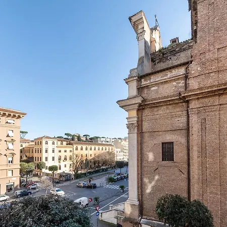Elegant 3 Bedroom - S Pietro Station 200mt Apartmán