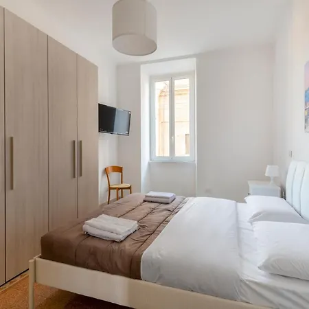 Elegant 3 Bedroom - S Pietro Station 200mt Apartmán *