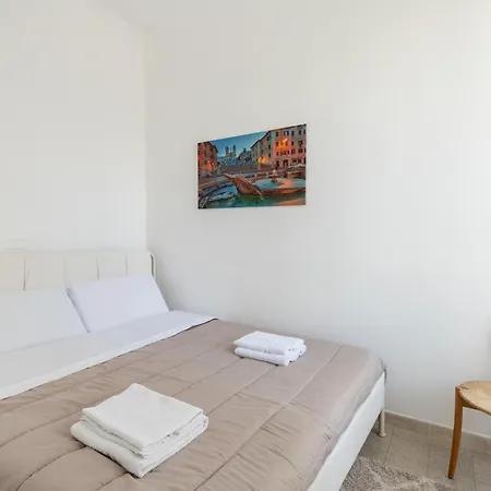 Elegant 3 Bedroom - S Pietro Station 200mt Apartmán *